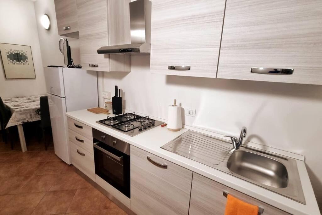 Casa Al Poggio Apartment Castana  ภายนอก รูปภาพ